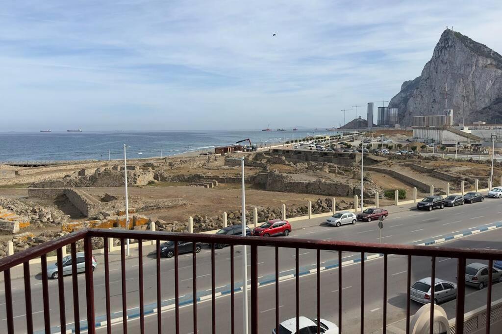 Primera Linea De Playa Y Gibraltar A 5 Minutos Apartment *